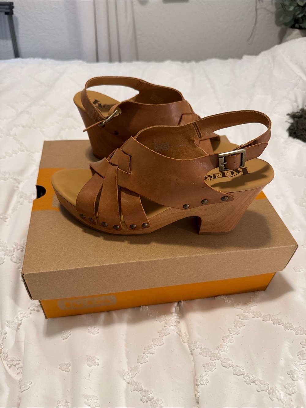 Korks Berengo Lightweight Tan Platform Clog Sandals - Women's